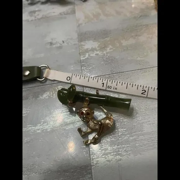 Swoboda Signed Brooch/Pin Monkey Vintage Gold Tone Nephrite Jade W/ Red Eyes - Picture 5 of 5